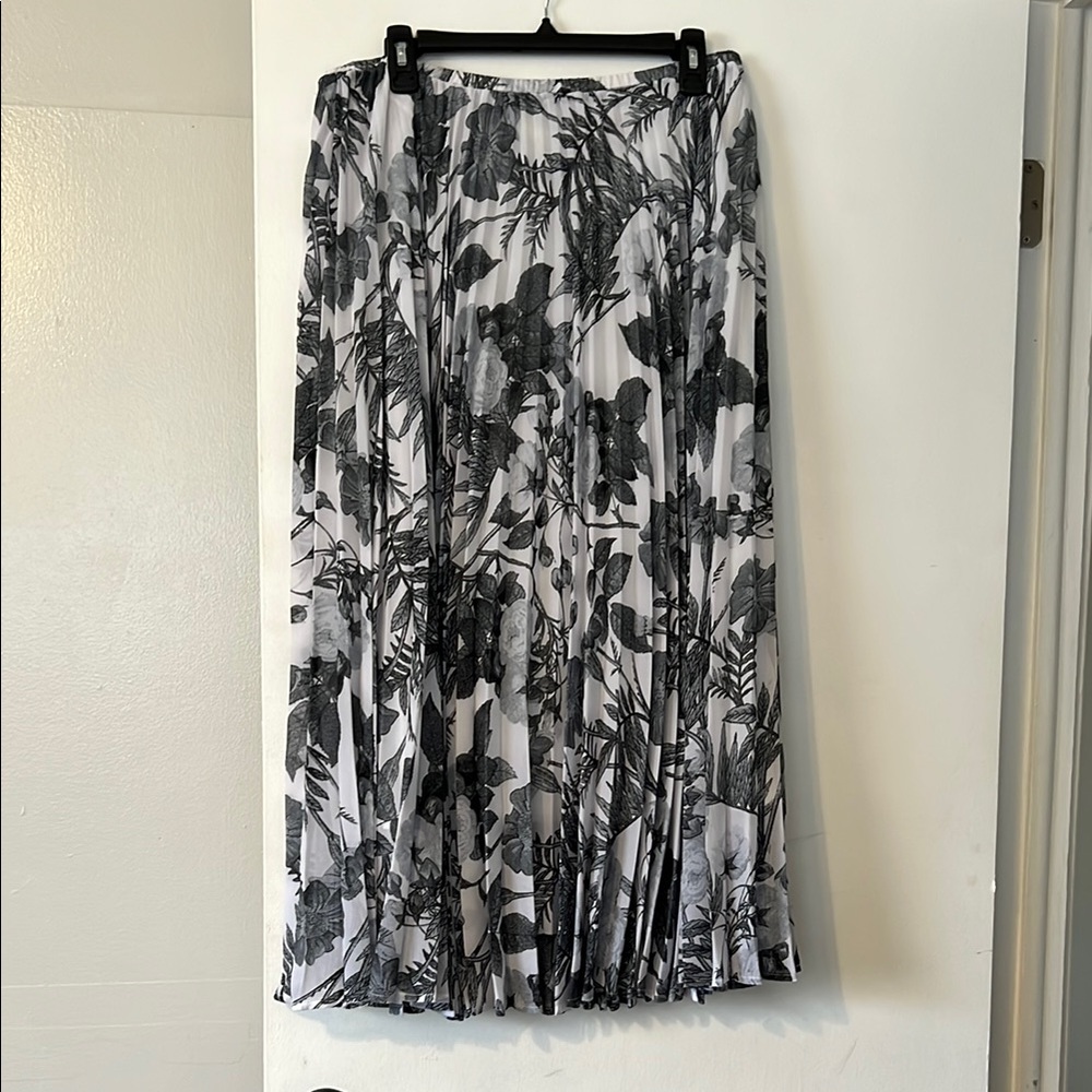 Floral Black and White Pleated Skirt
